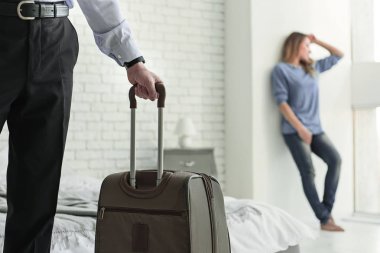 Adam karısını terk edecek Bagaj ile