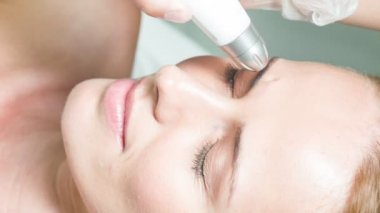 Yüz gençleştirme yordamı rahat kızı