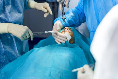 Doktorlar farklı steril araçlarını kullanma