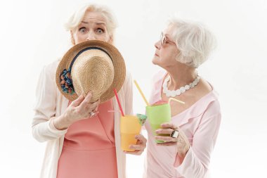 Tatile içecek içme sürpriz kadınlar