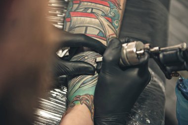 Adam dövme Resim yandan çizim