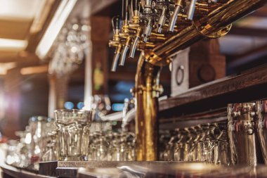 Alkol alehouse içinde topografyanın yapmak için donatım