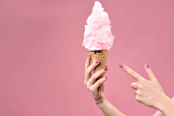 Woman pointing with index finger on candy floss — Stock Photo, Image