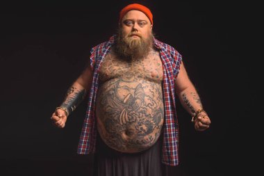 Büyük karın ile kalın erkek hipster