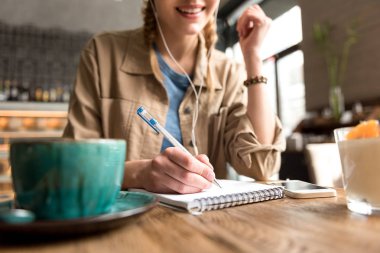 Giden kız Notlar not defteri günlüğünde yapma