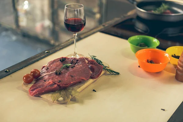 Elegante cena para el verdadero gourmet — Foto de Stock