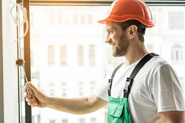 Happy smiling constructor dyeing side — Stock Photo, Image