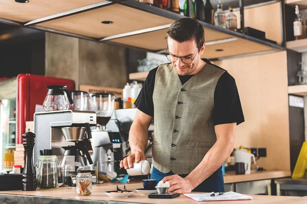 Outgoing man doing delicious hot beverage — Stock Photo, Image