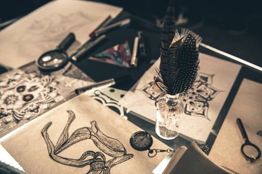 Yaratıcılık masaya topografyanın farklı cihazları