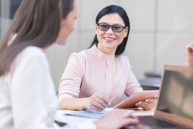 Giden erkek arkadaşıyla söylüyorum