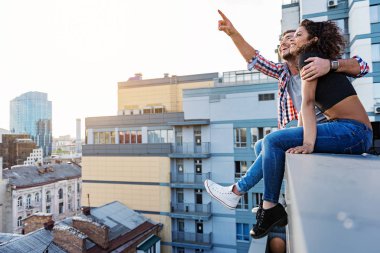 Çatı katı terasında romantik Tarih
