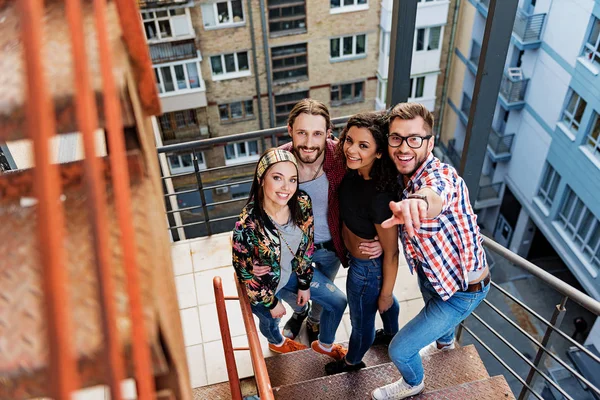 Carefree students hanging out on steps — Stock Photo, Image
