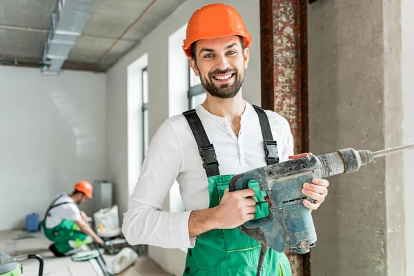 Happy smiling constructor keeping tool — Stock Photo, Image
