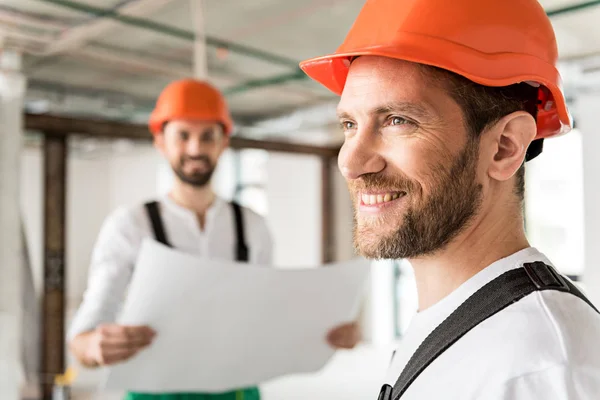 Hilarious smiling constructor in unready room — Stock Photo, Image