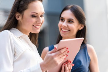 Mutlu meslektaşları elektronik tablet vasıl arıyorsunuz