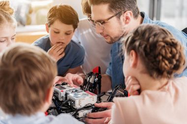 Robot eğitim emin ciddi kişiler