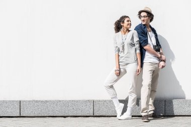 Neşeli Romantik Çift birlikte dinlenme