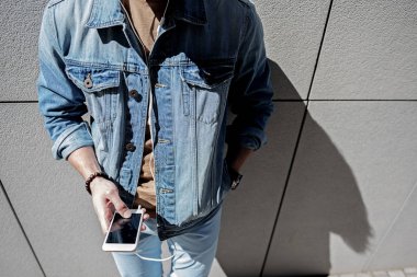 Aktif erkek kişi koruma telefon