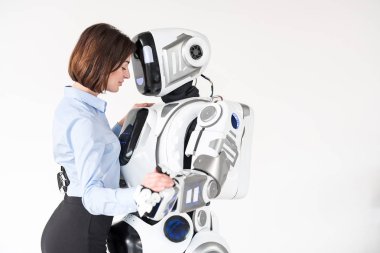 Romantik Çift hassasiyet ile birbirlerine sarılıyor