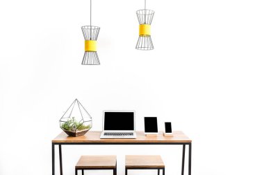 masada sandalye ile modern teknoloji