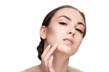 Kapatıcı kullanarak çekici genç bayan