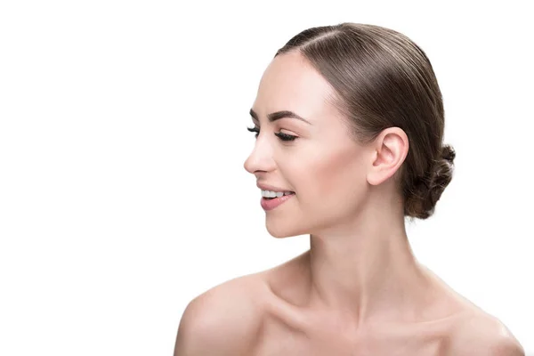 Vrolijke aantrekkelijk meisje met cosmetica voor gezicht — Stockfoto