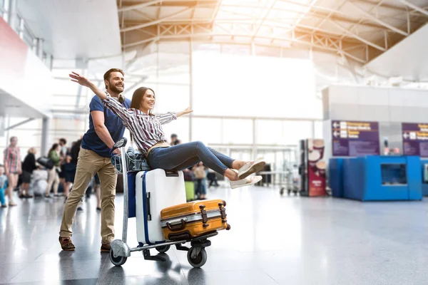 Happy smiling couple having fun at airport — Stock Photo, Image
