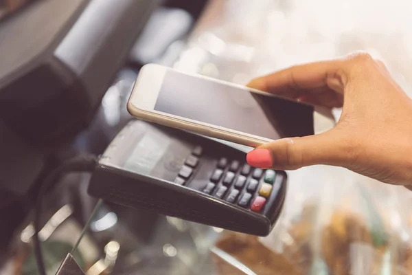 Transaction de paiement avec smartphone — Photo