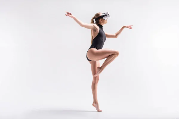 Pensive youthful girl dancing in goggles — Stock Photo, Image