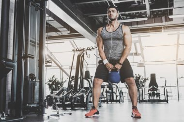 Sakin adam kettlebell ile pratik