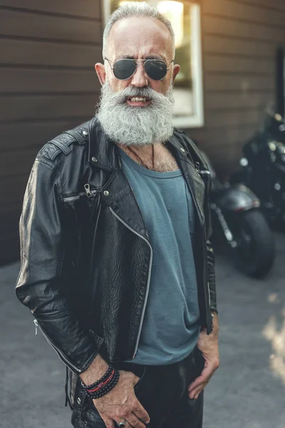 Jsem rád, že starší osoba mužského připraven k jízdě — Stock fotografie