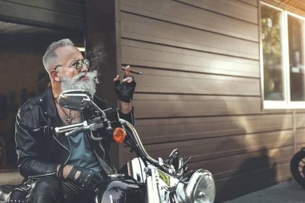 Nice old man keeping smoke — Stock Photo, Image