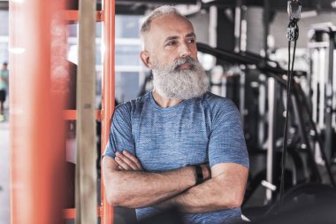 Olgun erkek spor kulübü zaman harcama