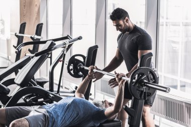 Üst düzey erkek antrenörü atletik Merkezi ile yapıyor