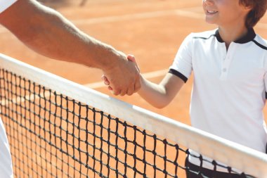 Neşeli gülümseyen öğrenci öğretmen Mahkemesi ile