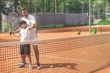 Sarayda oyun oynama aile gülümseyen ilgi