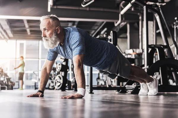 Olgun adam vaktinizi Spor Kulübü — Stok fotoğraf