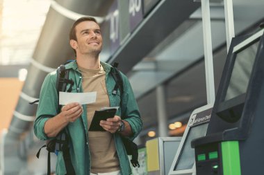 Keyifli seyahat uçuş için bekliyor