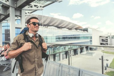 Neşeli turizm dışında dinleniyor