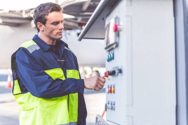 Ciddi Havaalanı personeli kontrol aracı