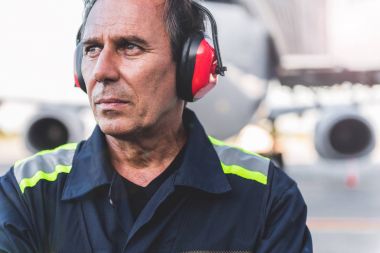 Sakin makinist havaalanında bulma