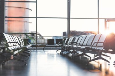 Rahat koltukları ile geniş airdrome Salonu