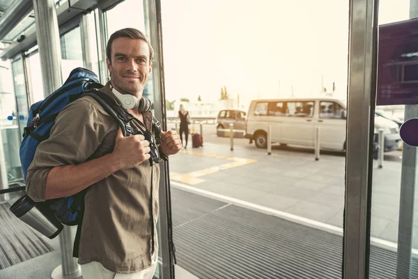 Cheerful guy is going out of doors — Stock Photo, Image