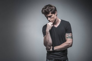 Depresif adam onun sorunları hakkında düşünme