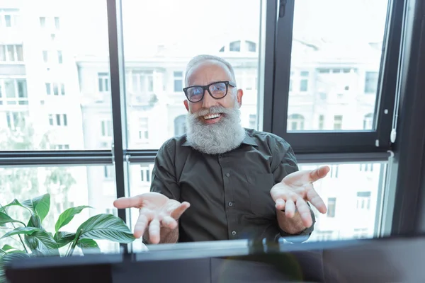 Pozitif kıdemli yazar roman oluşturma