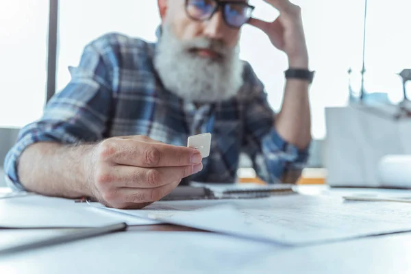 Serious senior male in glasses is working with concentration — Stock Photo, Image