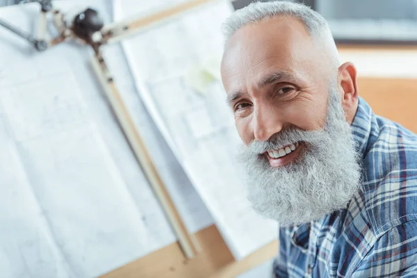 Delightful old bearded man is expressing gladness — Stock Photo, Image