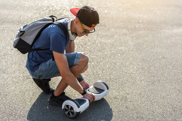 Outgoing young man walking with gyroscooter — Stock Photo, Image