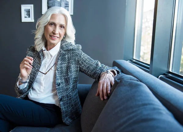 Joyful old lady is expressing gladness — Stock Photo, Image