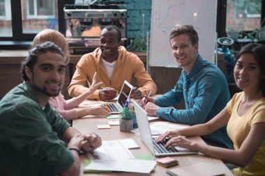 İyi iş takım iş masada olması